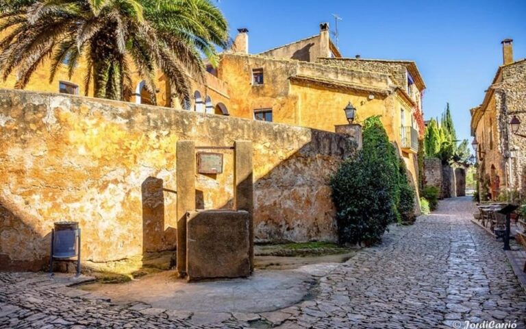 Barcelona: Girona Private Day Trip With Local Guide