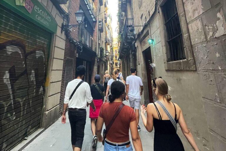 Barcelona: Gothic Quarter Gems Private Walking Tour