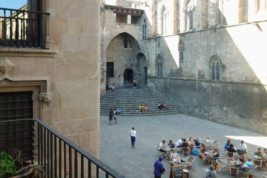 Barcelona: Gothic Quarter Legends Walking Tour With Tapas - Tour Overview