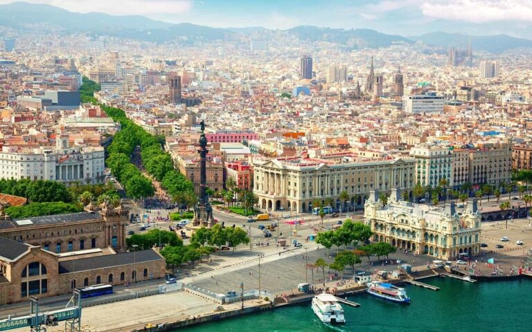 Barcelona: Gothic Quarters Deepest Secrets Tour and Sangria