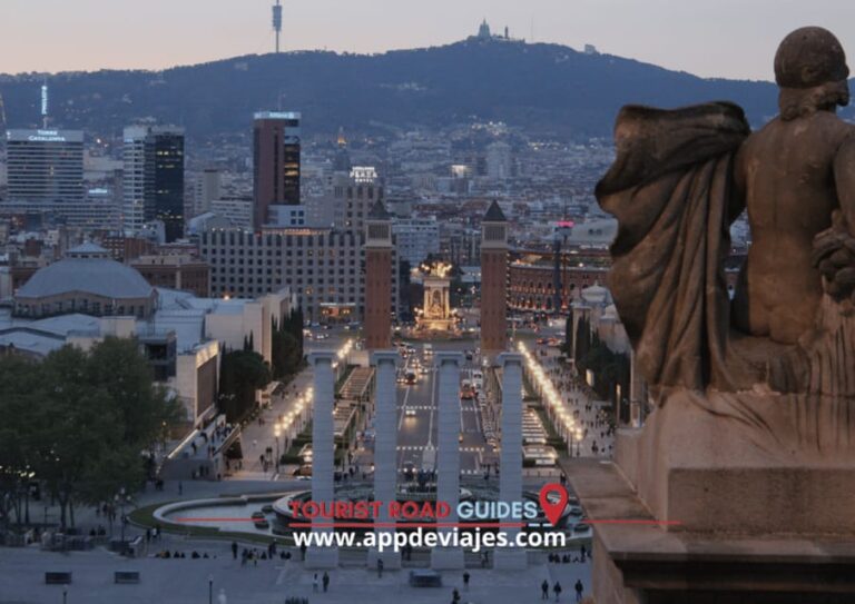 Barcelona: Montjuïc, Sagrada Familia & Gothic Quarter Tour