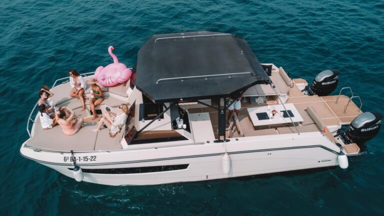 Barcelona: Night on a Catamaran With Private Dinner and Navigation