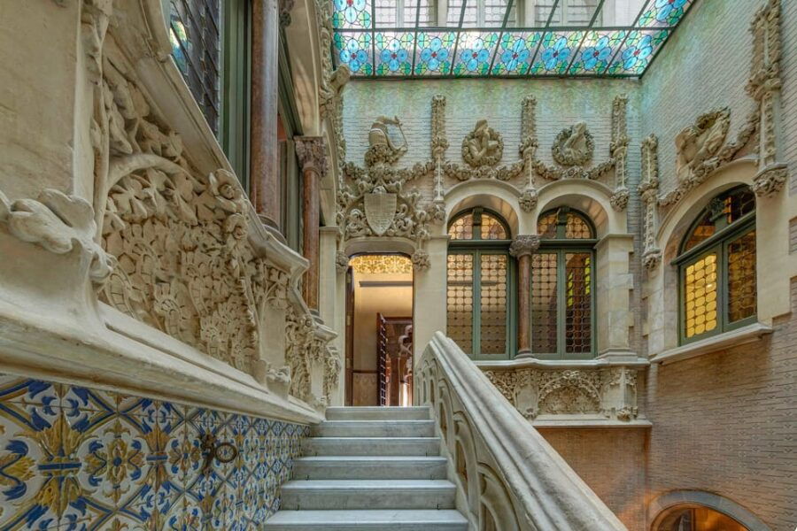Barcelona: Palau Baró De Quadras Tickets and Guided Tour - Architectural Features