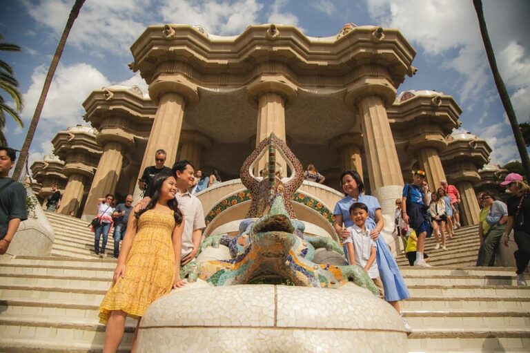 Barcelona: Park Güell Private Photography Experience