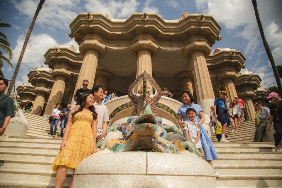 Barcelona: Park Güell Private Photography Experience - Experience Overview