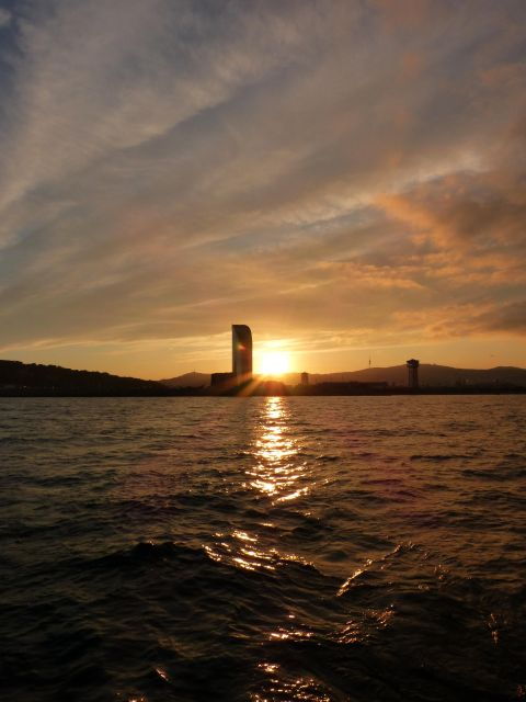 Barcelona: Premium Shared Sunset Cruise