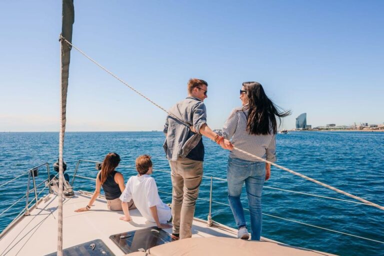 Barcelona: PRIVATE Sailing Tour With Drinks and Snacks