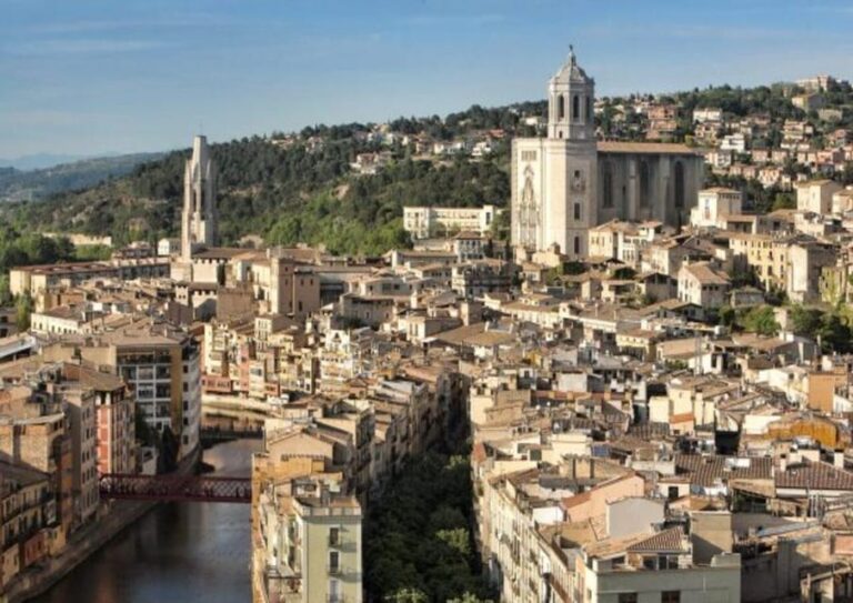 Barcelona: Private Tour Dalí, Cadaqués and Girona