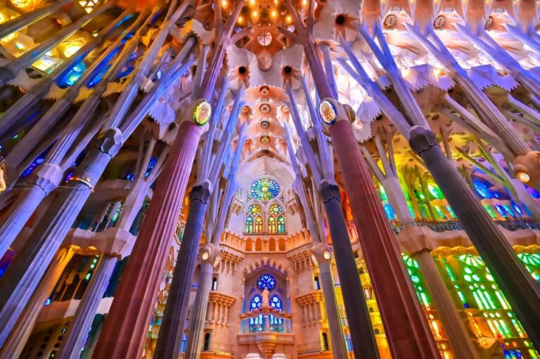 Barcelona: Sagrada Familia Guided Tour With Skip the Line