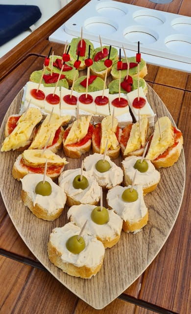Barcelona: Sailing Tour With Spanish Tapas and Drinks