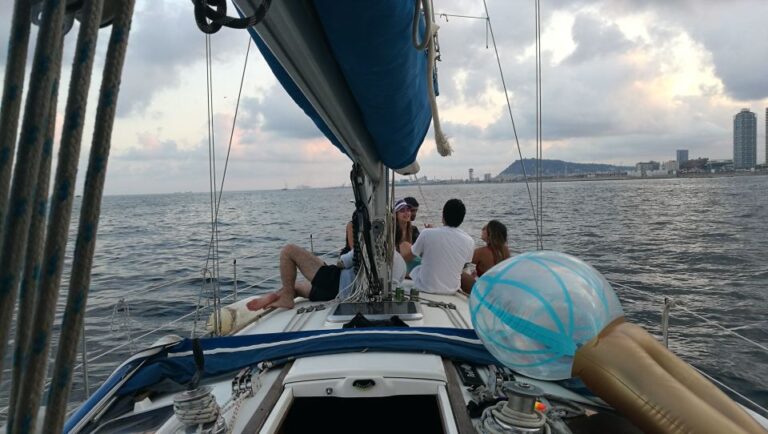 Barcelona: Sailing Trip With Drinks and Snacks