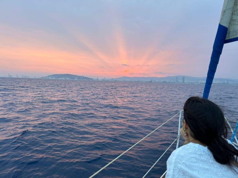 Barcelona: Sunset Sailboat Cruise With Drinks and Snacks