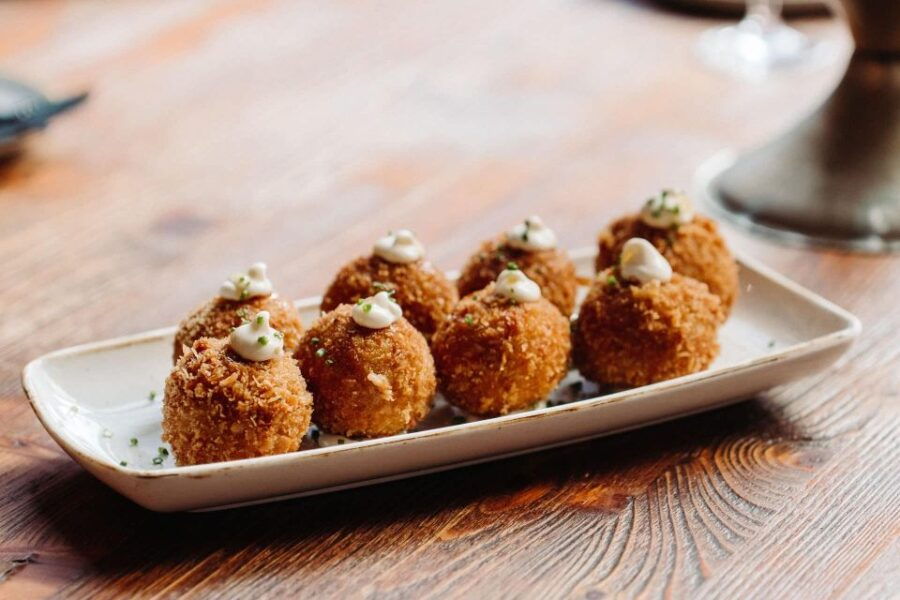 Barcelona: Tapas & Wine Tour in Born & Gothic Quarter - Tour Overview