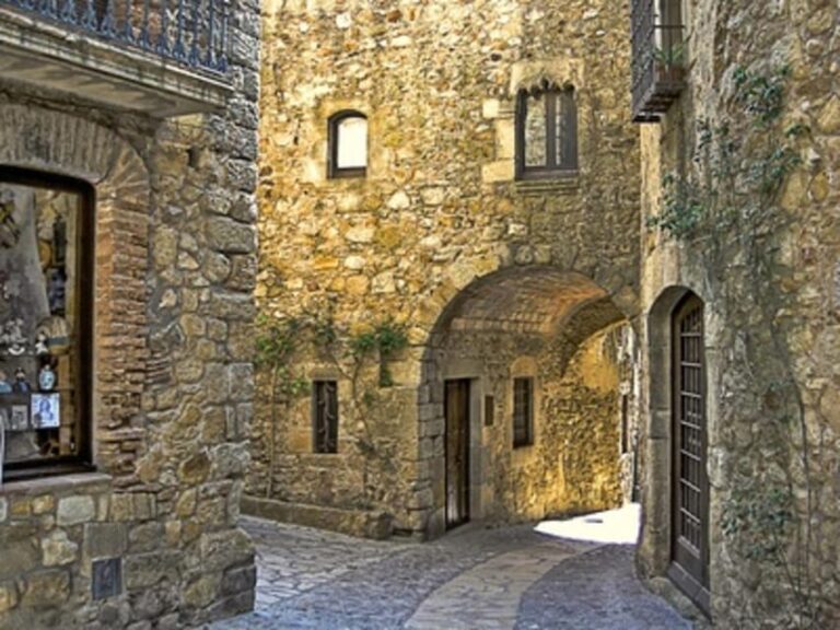 Barcelona: Tour Besalu, Costa Brava With Cami De Ronda and Medieval Villages