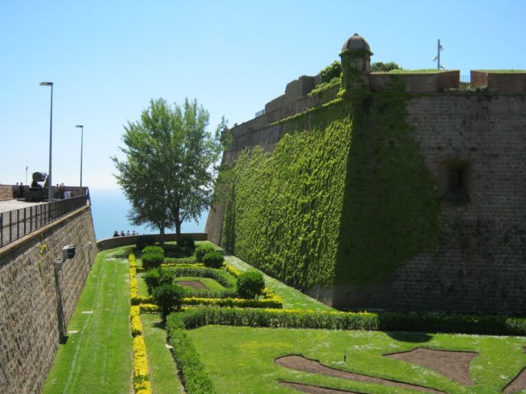 Barcelona Tour: Montjuic Cable Car & Gothic Walking Tour