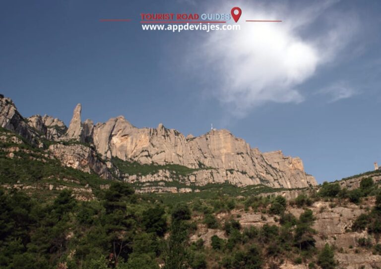 Barcelona: Tour Private Montserrat, Wines & Sitges
