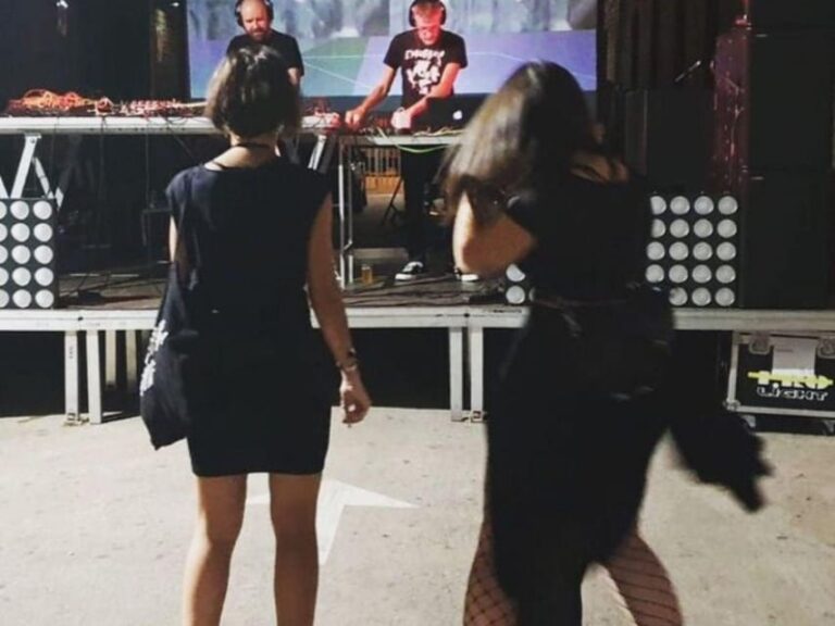 Barcelona: Underground Clubbing Experience With Locals