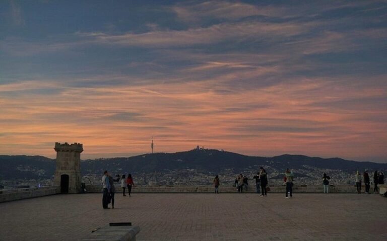 Barcelona:Private 2-Hour Best of Barcelona Tour With a Local