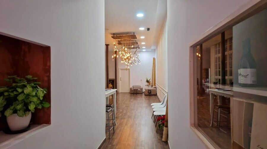 C/Echegaray 5 Málaga Center: Malagueño Massage: Massage + Wine Tasting - Experience Overview