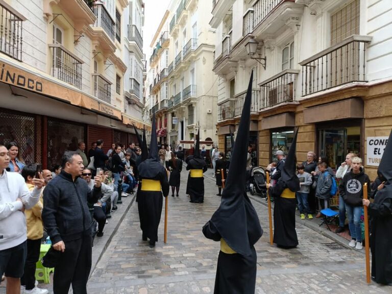 Cadiz: Guided Walking Tour With Market Hall Visit
