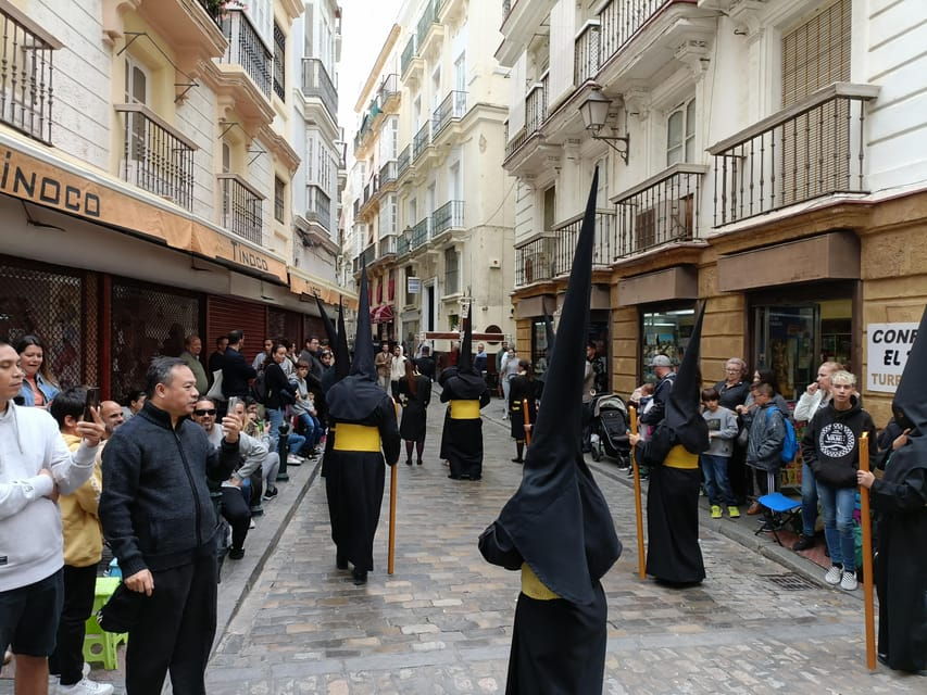 Cadiz: Guided Walking Tour With Market Hall Visit - Tour Highlights