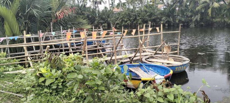 Coconut Boat Rowing in Thanh Dong Village