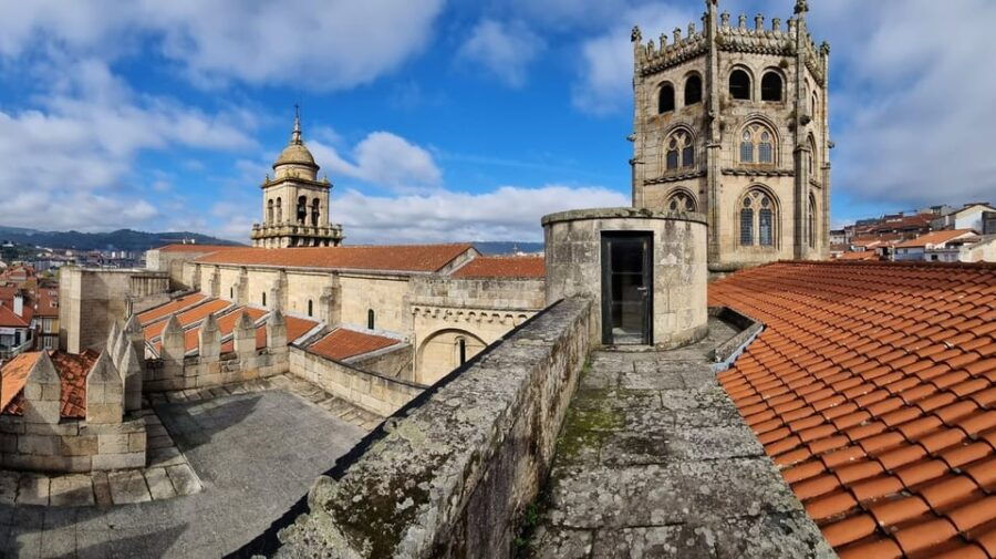 Complete Tour of the Cathedral of Santiago: Pórtico Da Gloria and Museum - Overview of the Cathedral Tour