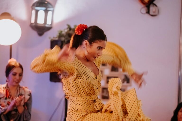 Córdoba: Tablao Flamenco at Doble De Cepa With Optional Meal