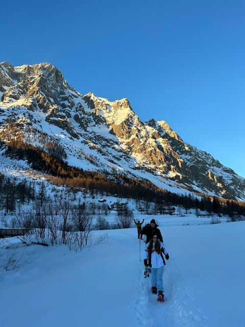 Courmayeur: Sunset Snowshoeing and Farm Animal Visit