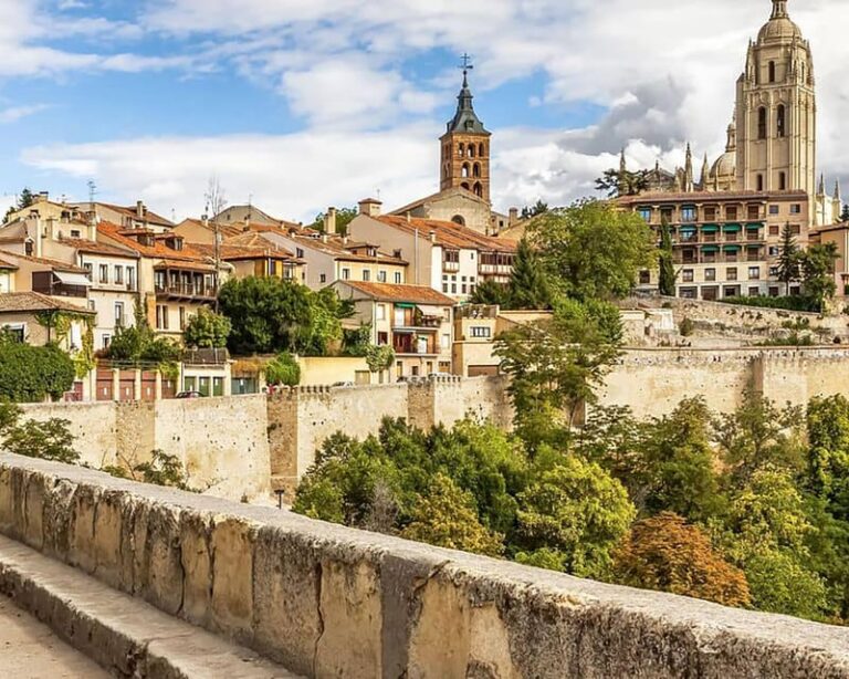 Explore Segovia, Toledo & Alcazar on Madrid Day Trip
