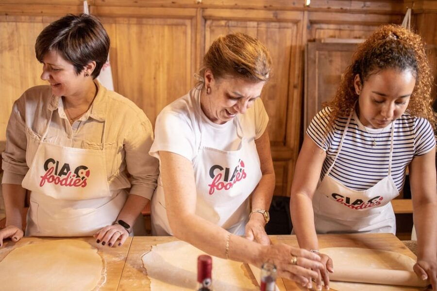 Florence: Pizza and Gelato Experience With Unlimited Wine - Location and Duration of the Class