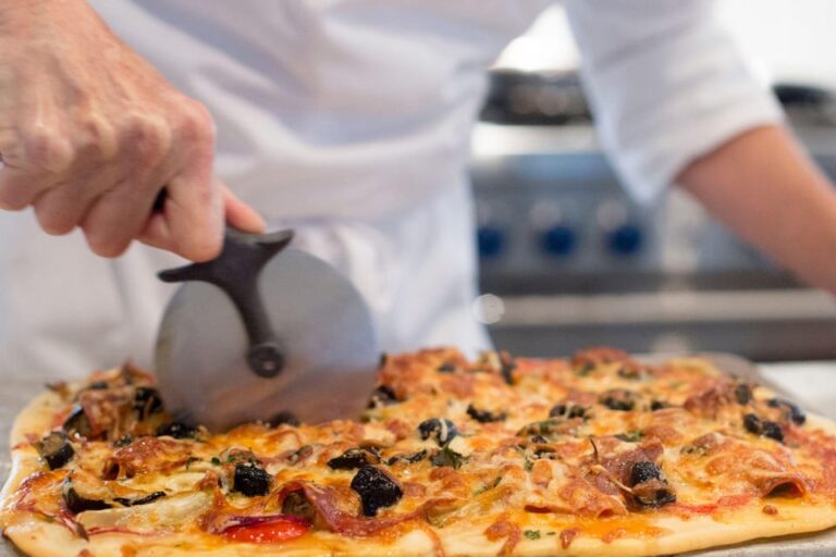 Florence: Traditional Pizza and Gelato Cooking Class + Wine