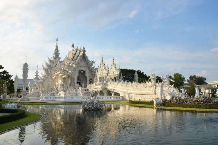 From Chiang Mai: Chiang Rais Temples and Golden Triangle