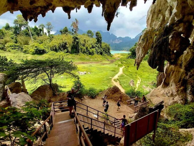 From Krabi : Khao Sok Cheow Lan Lake : LUNCH at PHUTAWAN