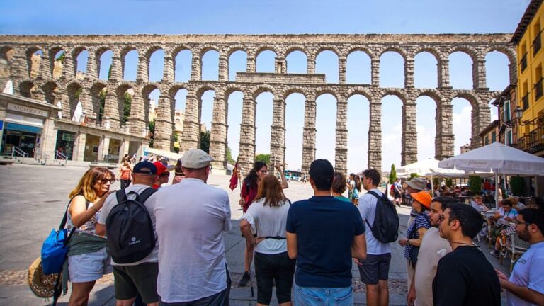 From Madrid: Guided Day Trip to Segovia, Optional Alcázar