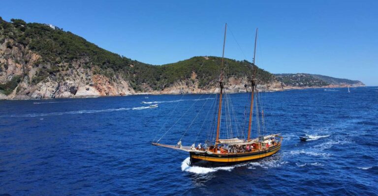 From Palamós: Southern Coast Sailing Tour