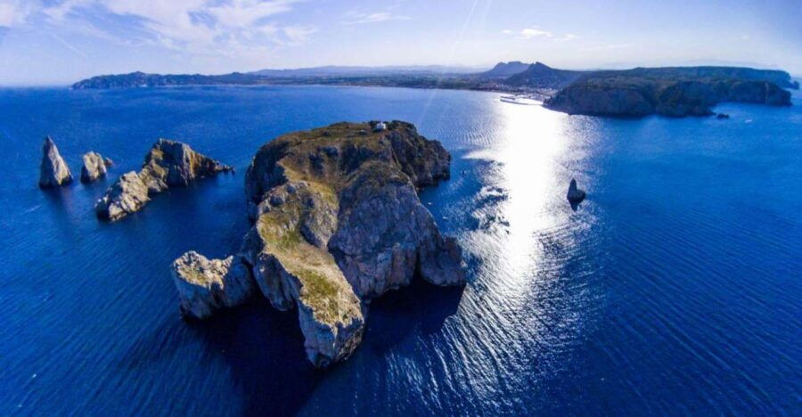 From Roses: Medes Islands Boat Tour With El Estartit Visit - Tour Overview
