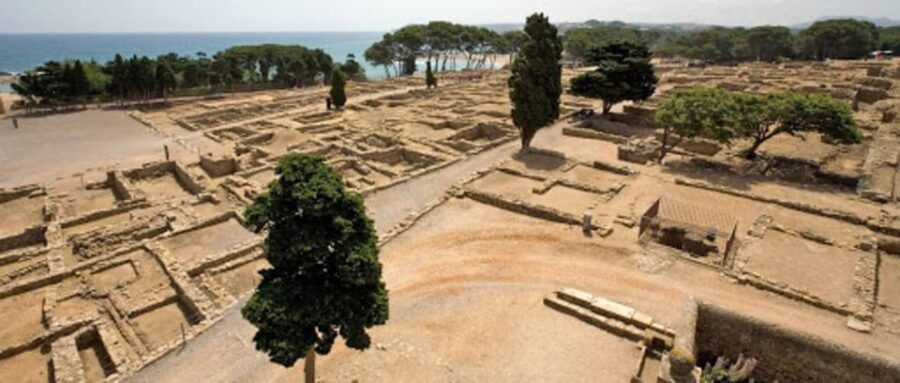From Salou: Tour Poblet, Wines & Sitges - Tour Overview