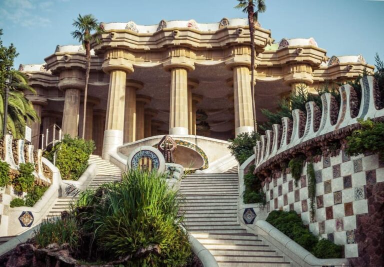 Gaudis Legacy. Exclusive Tour to Park Güell and Casa Batlló