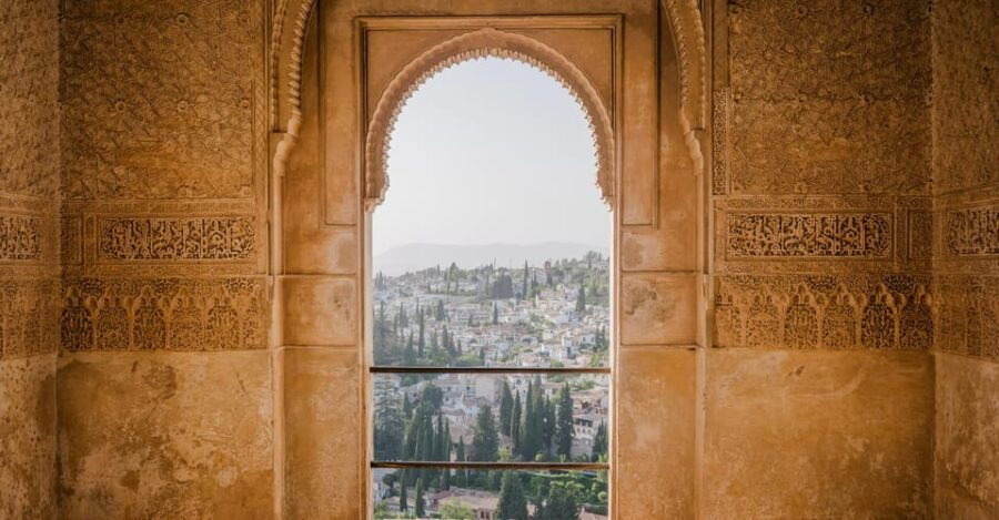 Granada: Alhambra & Nasrid Palaces Small Group Guided Tour - Tour Overview