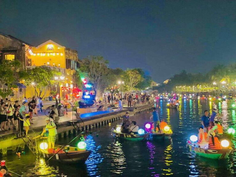 Hoi An: Lantern Boat Ride on the Hoai River