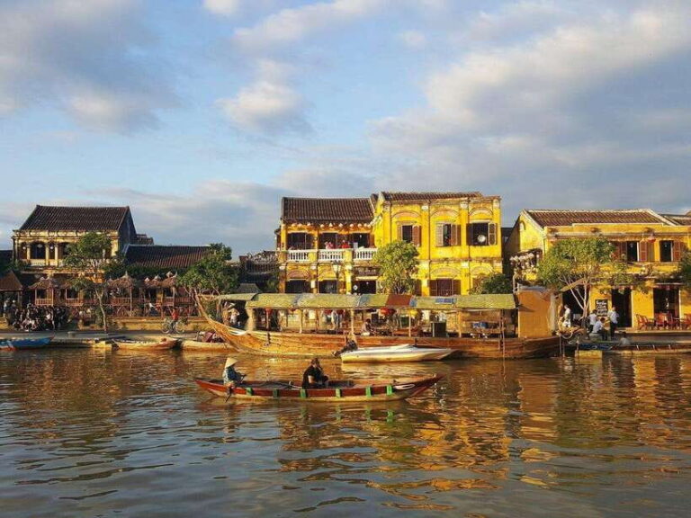 Hoi An: Private Lantern Cruise on the Thu Bon River