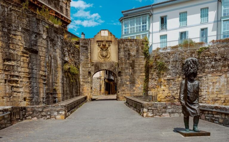 Hondarribia: City Highlights Guided Walking Tour