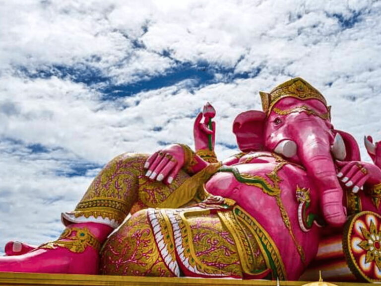 Khlong Khuean Shri Ganesh Park & 100-Year-Old Ban Mai Market