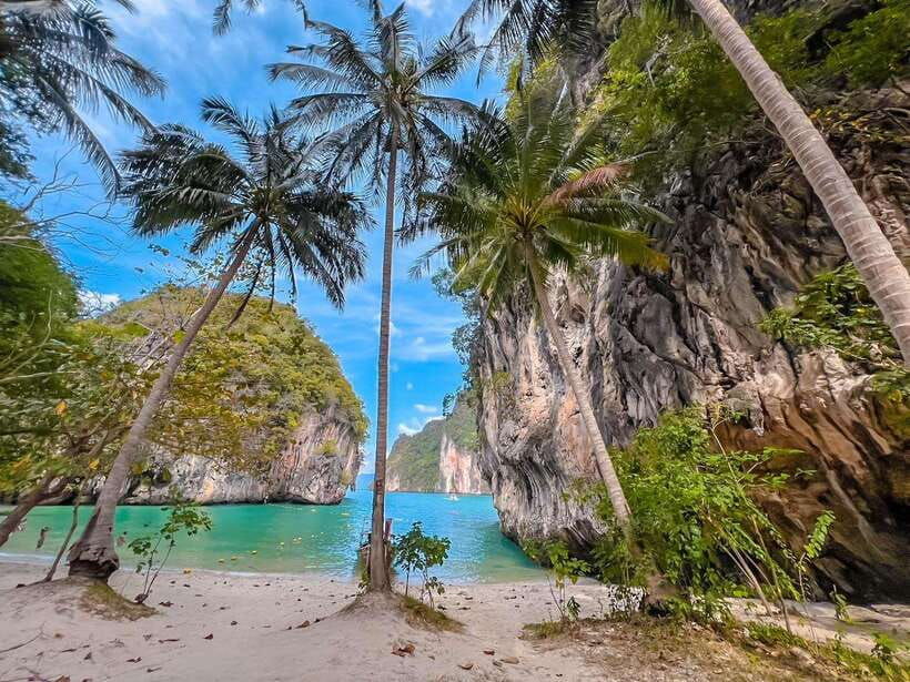 Krabi: Hong Islands Private Boat Trip & Snorkeling - Overview of the Krabi Hong Islands Tour
