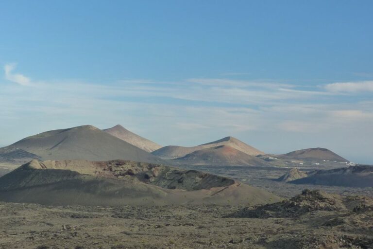 Lanzarote: Guided Volcano Hike With Transfers