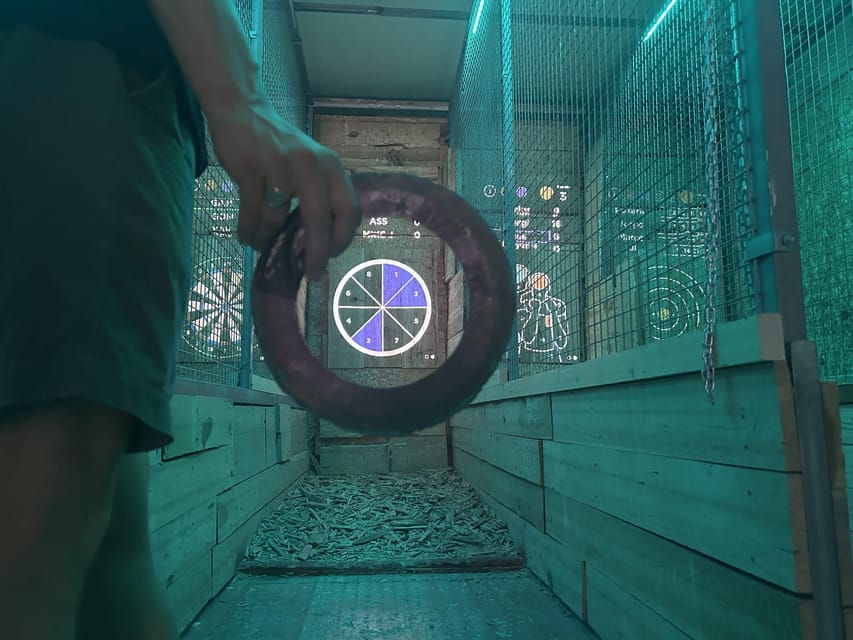 Madrid Atocha : Interactive Axe Throwing 2h - Activity Overview