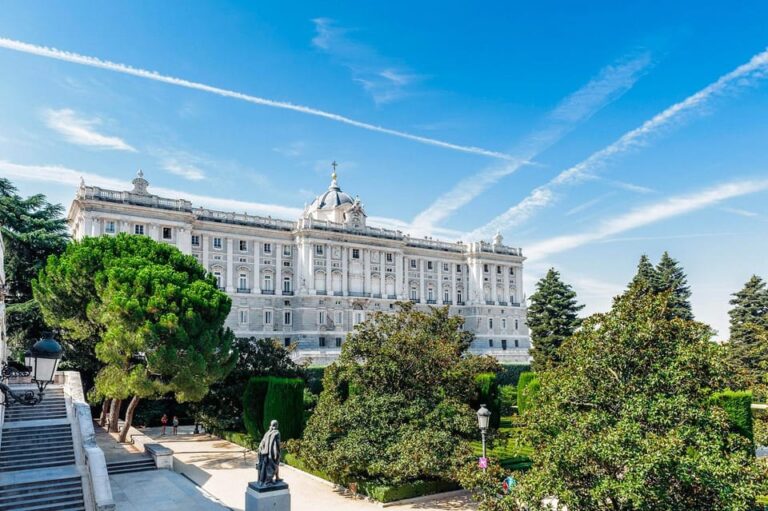 Madrid: Guided Tour of the Royal Palace With Fast Access