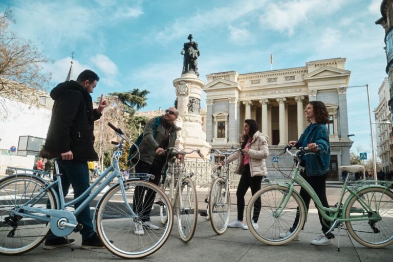 Madrid: Highlights Guided Vintage Bike Tour and Tapas Option