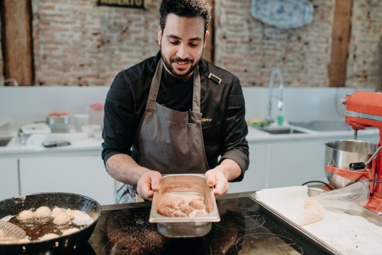 Madrid: Paella & Tapas Cooking Class and Market Visit